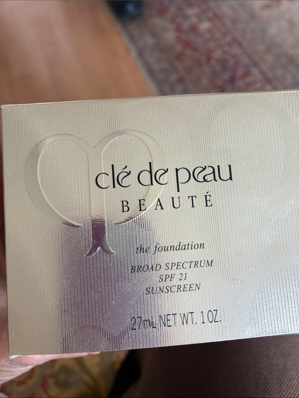 Clé de Peau Beauté The Foundation b10